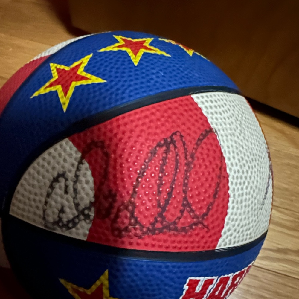 Vintage Harlem Globetrotters souvenir basketball & eight autographs from players - Picture 7 of 10